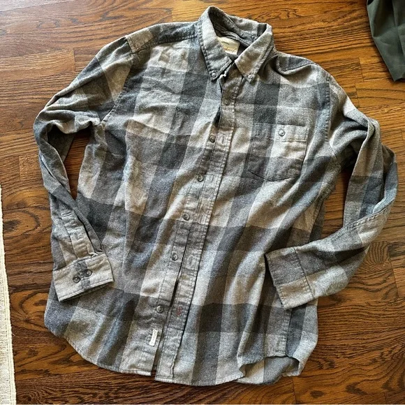 Weatherproof Vintage grey plaid long sleeve flannel button down shirt - Picture 2 of 14